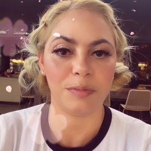 Meet your Posher, Yaniela